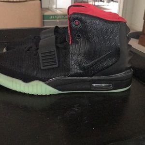Black air yeezy 2